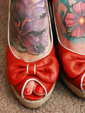 If you are a lover of tattoos you will like this charming tattooed gadget